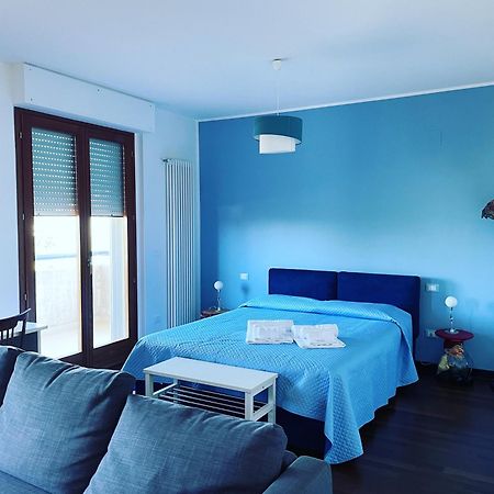 Attico Vista E Fronte Mare Zaffiroblu Con Posto Auto Apartment Montesilvano Marina Exterior foto